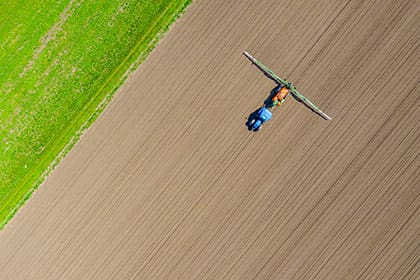 BirdsEyeTractor_GettyImages-1335846094_420x280